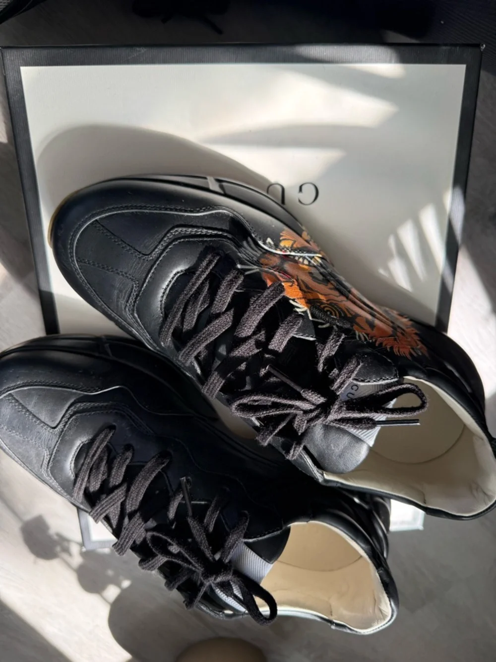 GUCCI MENS LEATHER SNEAKERS SIZE 9 - Picture 12 of 14